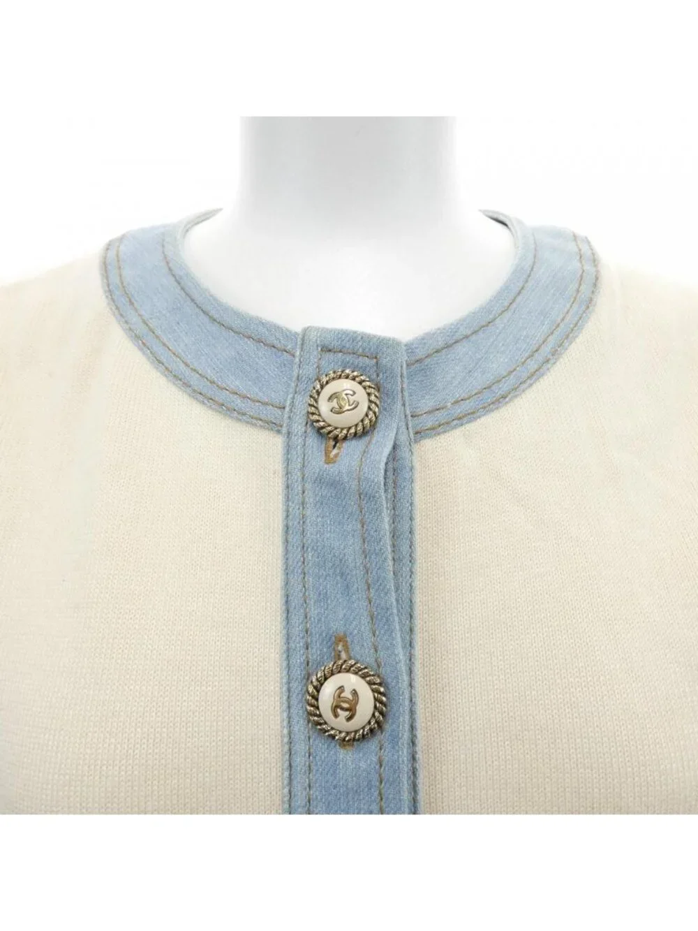 Chanel 07P Cardigan Beige